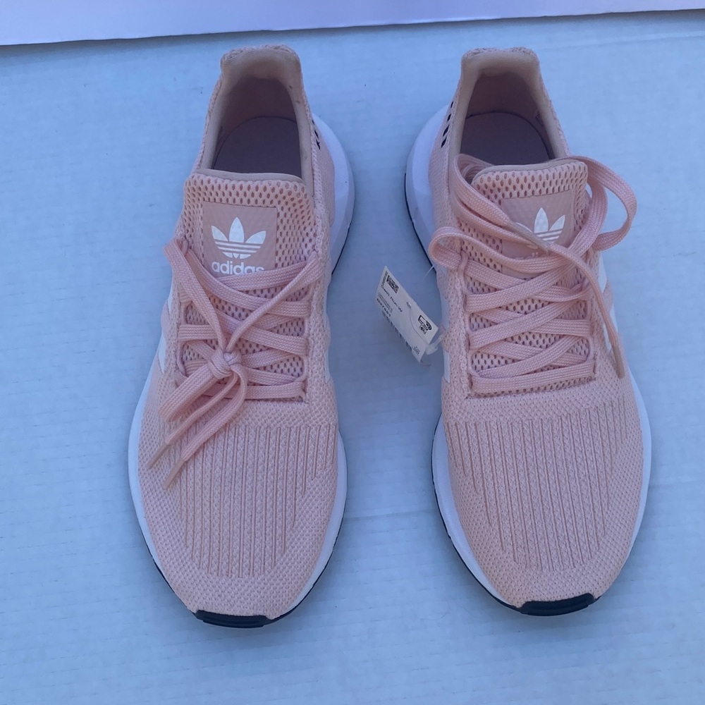 NWT  Adidas Women's Light Pink Sneakers💗